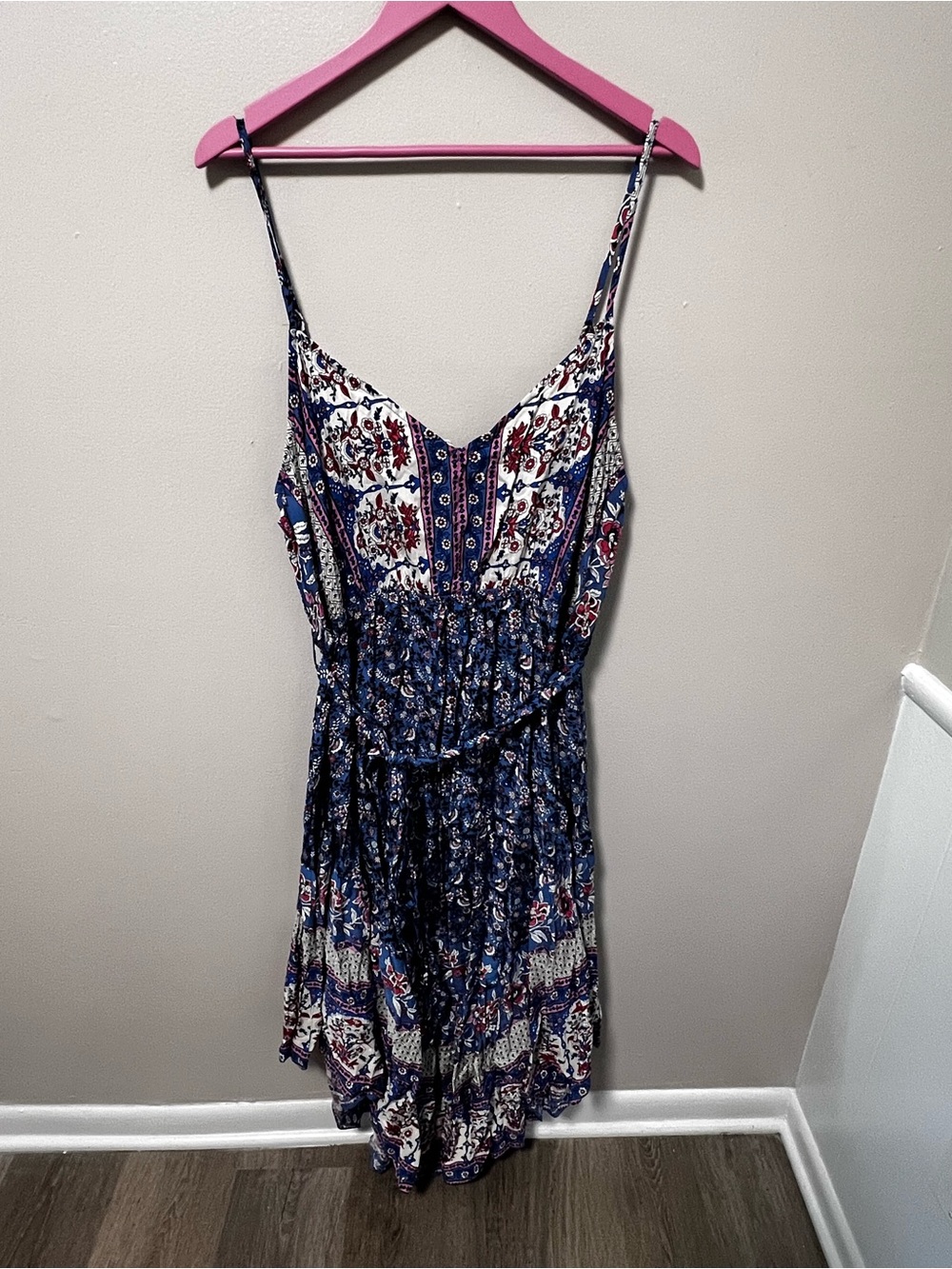 Floral V-Neck Spaghetti Strap Dress in Navy and White